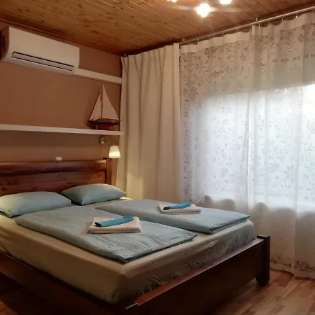 Belloapartamento Haz Balatonkenese, 800m, Jakuzzi באלאטונקנשה