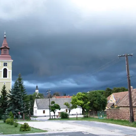 Belloapartamento Haz Balatonkenese, 800m, Jakuzzi באלאטונקנשה