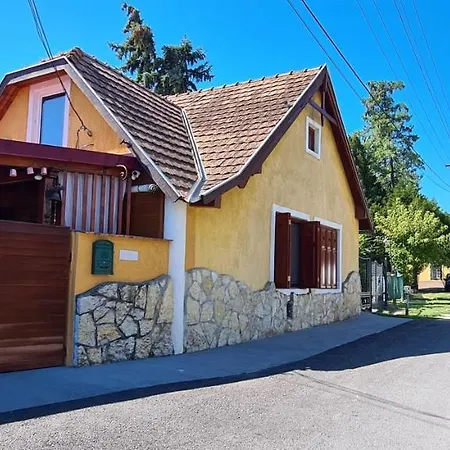 Daire Belloapartamento Haz Balatonkenese, 800m, Jakuzzi