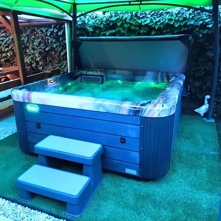 Belloapartamento Haz Balatonkenese, 800m, Jakuzzi דירה *