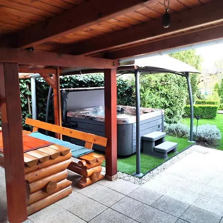Belloapartamento Haz Balatonkenese, 800m, Jakuzzi Daire Balatonkenese