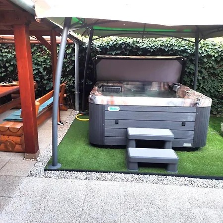 Belloapartamento Haz Balatonkenese, 800m, Jakuzzi דירה