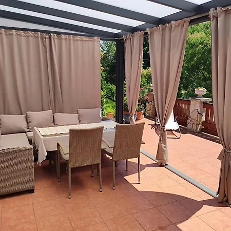 Daire Belloapartamento Haz Balatonkenese, 800m, Jakuzzi Balatonkenese